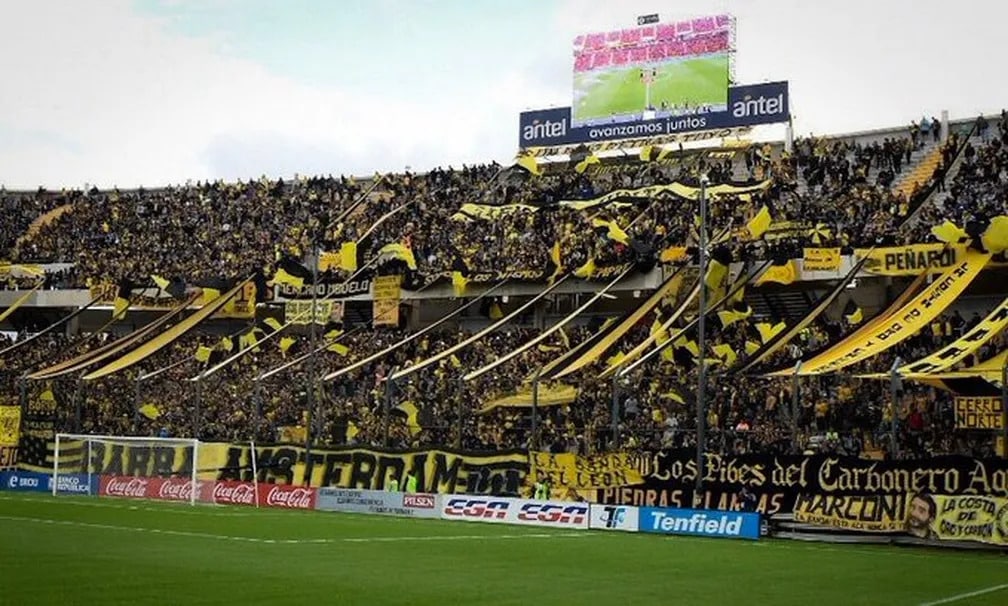 torcida_penarol_campeon_del_siglo.jpeg